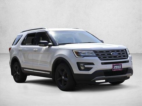 Used 2016 Ford Explorer XLT w/ Equipment Group 202A AWD/4WD image 3