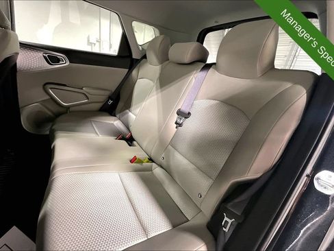 Used 2025 Kia Soul LX w/ LX Technology Package FWD image 31
