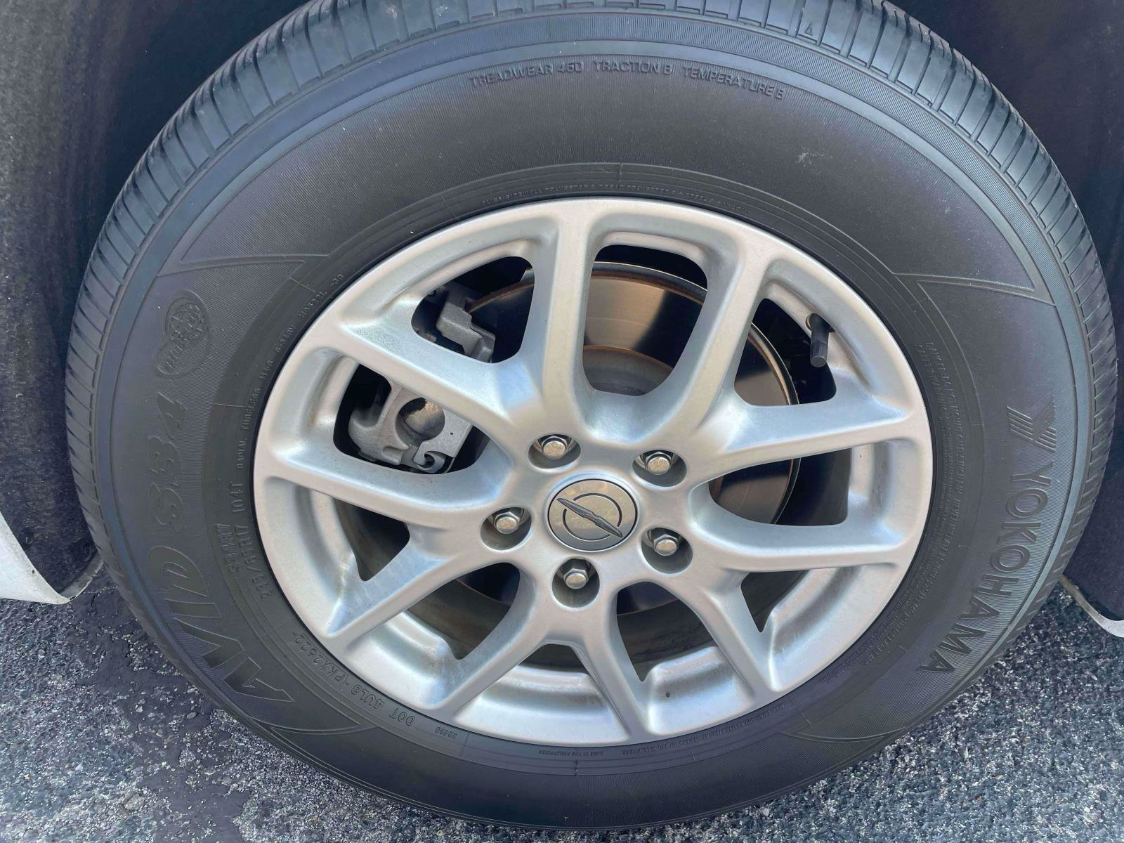 Used 2023 Chrysler Pacifica Touring FWD image 10
