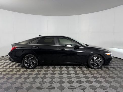 Used 2025 Hyundai Elantra SEL FWD image 4