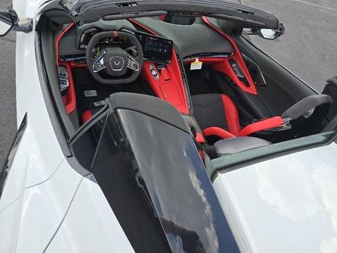 Used 2024 Chevrolet Corvette Stingray Premium Conv w/ Z51 Performance Package RWD image 39
