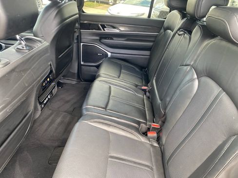 Used 2022 Jeep Wagoneer Series II AWD/4WD image 11