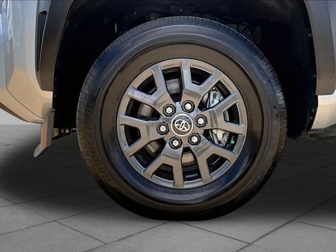 Used 2025 Toyota 4Runner SR5 AWD/4WD image 11