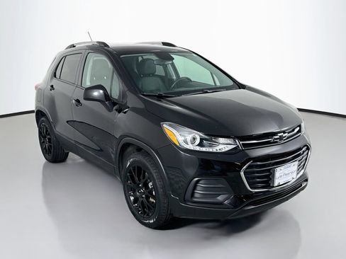 Used 2022 Chevrolet Trax LT w/ Premium Seat Package AWD/4WD image 7