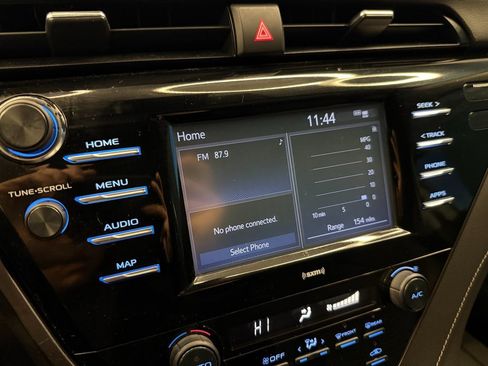 Used 2020 Toyota Camry SE image 11