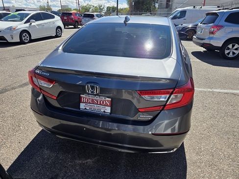 Used 2020 Honda Accord Touring image 2