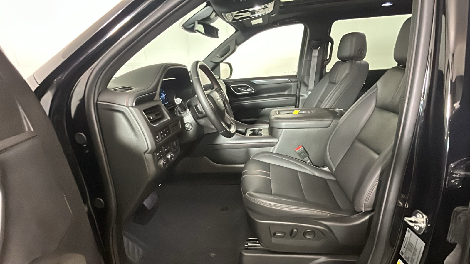 Used 2024 Chevrolet Suburban RST w/ Luxury Package AWD/4WD image 14