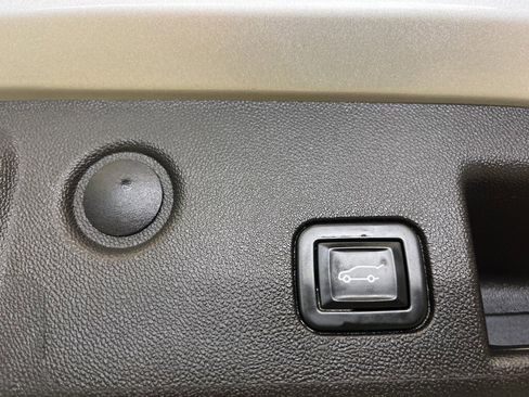 Used 2021 Chevrolet Equinox Premier w/ LPO, Floor Liner Package image 34