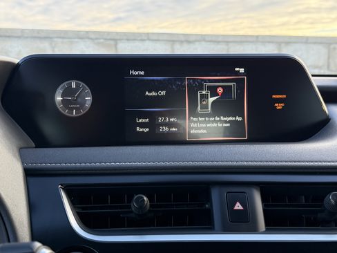 Certified 2022 Lexus UX 200 image 23