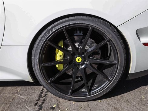 Used 2015 Ferrari California T RWD image 17