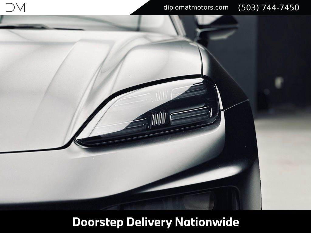Used 2024 Porsche Macan Turbo Electric AWD/4WD image 13