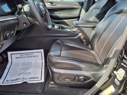 Used 2024 Jeep Grand Cherokee L Limited w/ Luxury Tech Group II AWD/4WD image 18