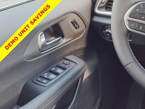 New 2026 Chrysler Pacifica Select image 12