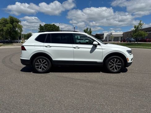 Used 2019 Volkswagen Tiguan SE w/ Panoramic Sunroof Package AWD/4WD image 4