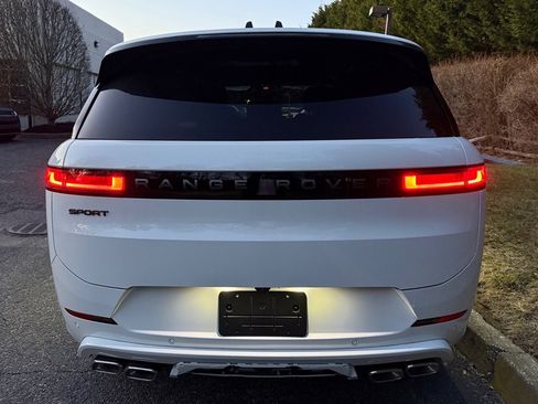 New 2025 Land Rover Range Rover Sport Dynamic SE image 4