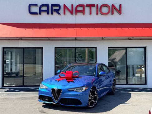Used 2018 Alfa Romeo Giulia AWD image 2