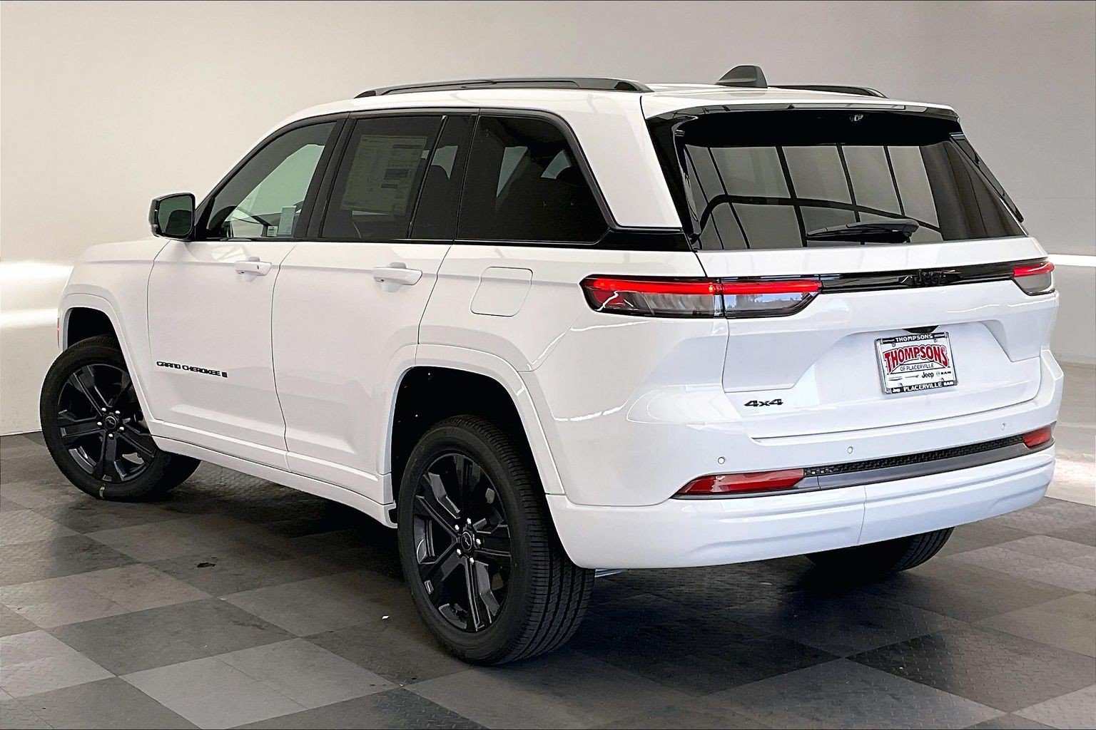 New 2027 Jeep Grand Cherokee Limited AWD/4WD image 2