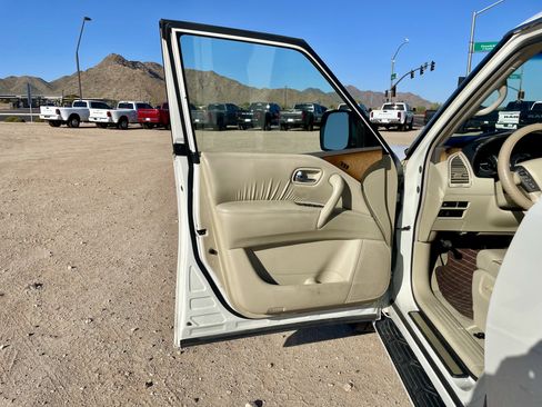 Used 2014 INFINITI QX80 2WD w/ Theater Package image 11