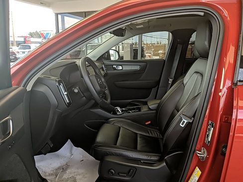 Used 2023 Volvo XC40 B5 Plus w/ Driver Assist Package AWD/4WD image 14