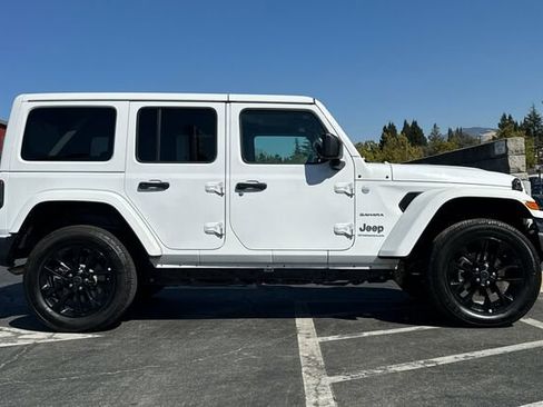 Used 2024 Jeep Wrangler Unlimited Sahara AWD/4WD image 3