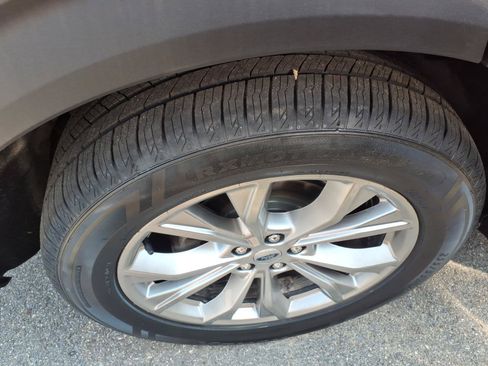 Used 2020 Ford Explorer XLT w/ Equipment Group 202A AWD/4WD image 6