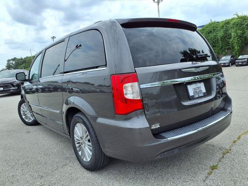 Used 2015 Chrysler Town & Country Touring-L w/ Driver Convenience Group FWD image 31