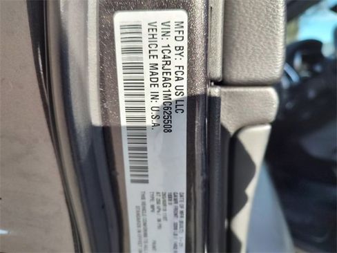 Certified 2021 Jeep Grand Cherokee Laredo w/ Security & Convenience Group image 36