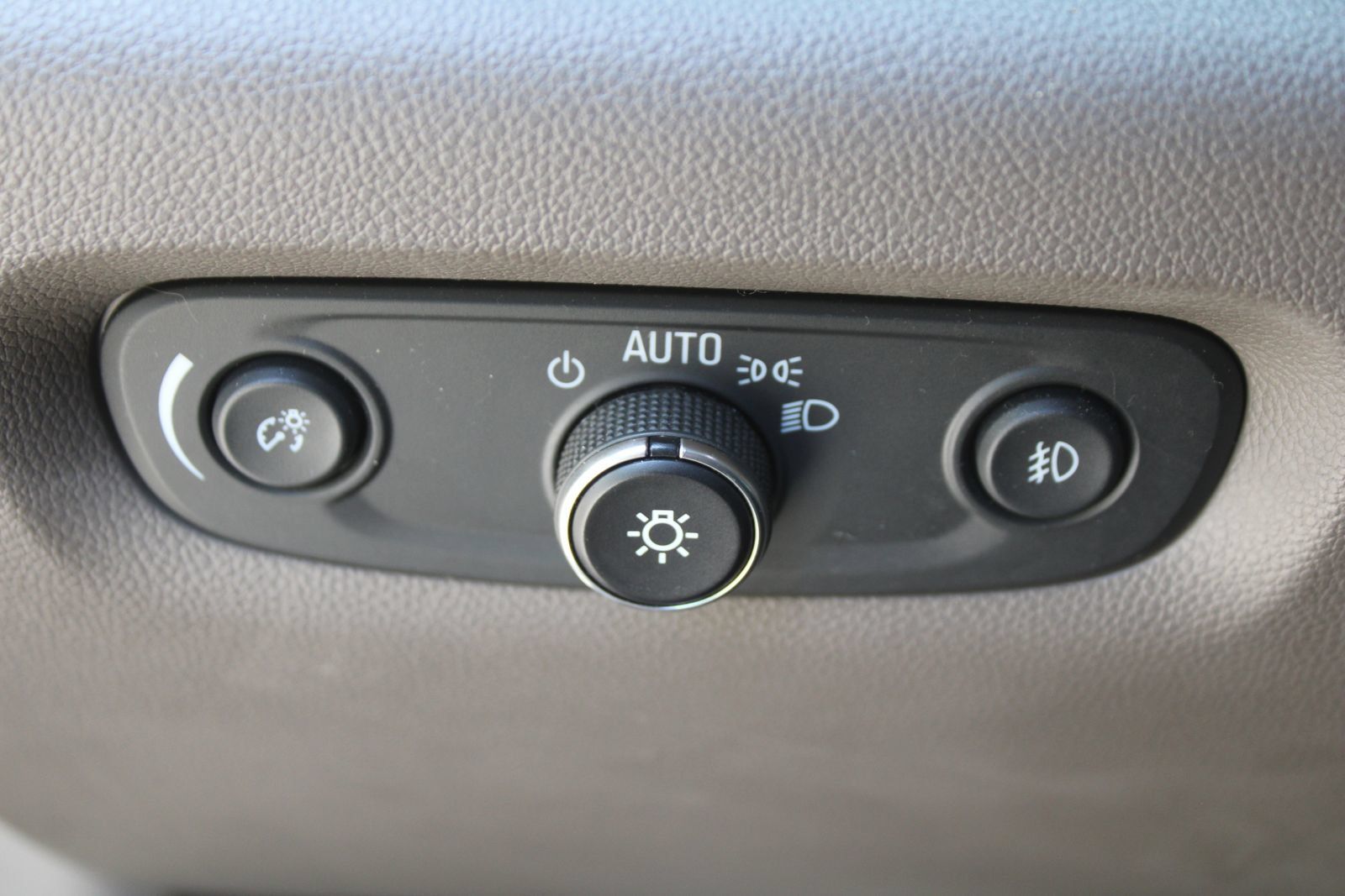 Used 2020 Chevrolet Traverse LT FWD image 29