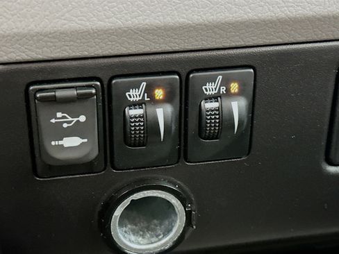 Used 2015 Toyota Sienna XLE Premium image 26