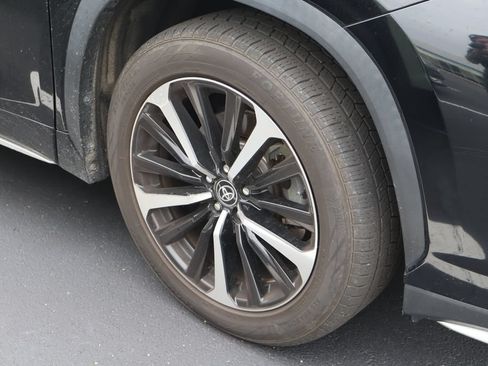 Used 2022 Toyota Highlander XSE FWD image 5