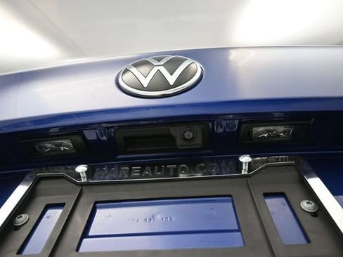 Used 2023 Volkswagen Taos SE w/ Panoramic Sunroof Package FWD image 27