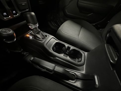 Used 2022 Jeep Wrangler Sport AWD/4WD image 33