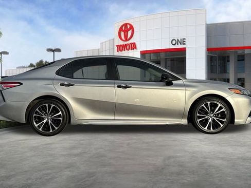 Certified 2020 Toyota Camry SE image 3