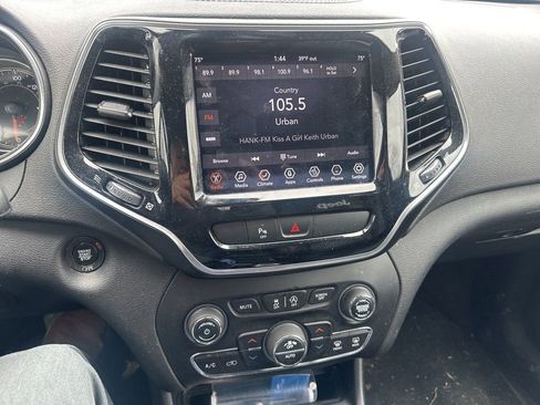 Used 2019 Jeep Cherokee Limited FWD image 8
