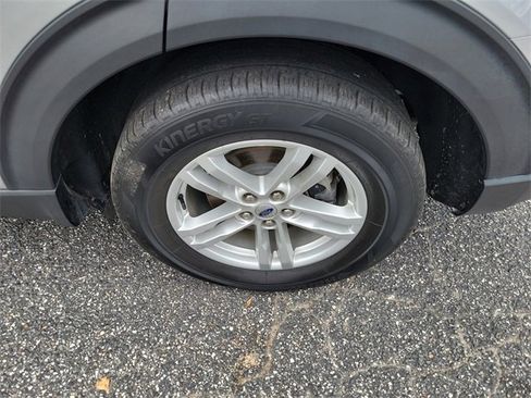 Used 2022 Ford Explorer XLT image 6