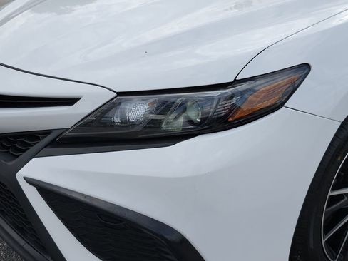 Used 2021 Toyota Camry SE FWD image 9