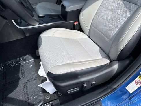 Used 2017 Toyota Camry SE FWD image 15