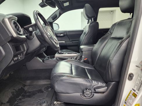 Used 2019 Toyota Tacoma Limited image 8