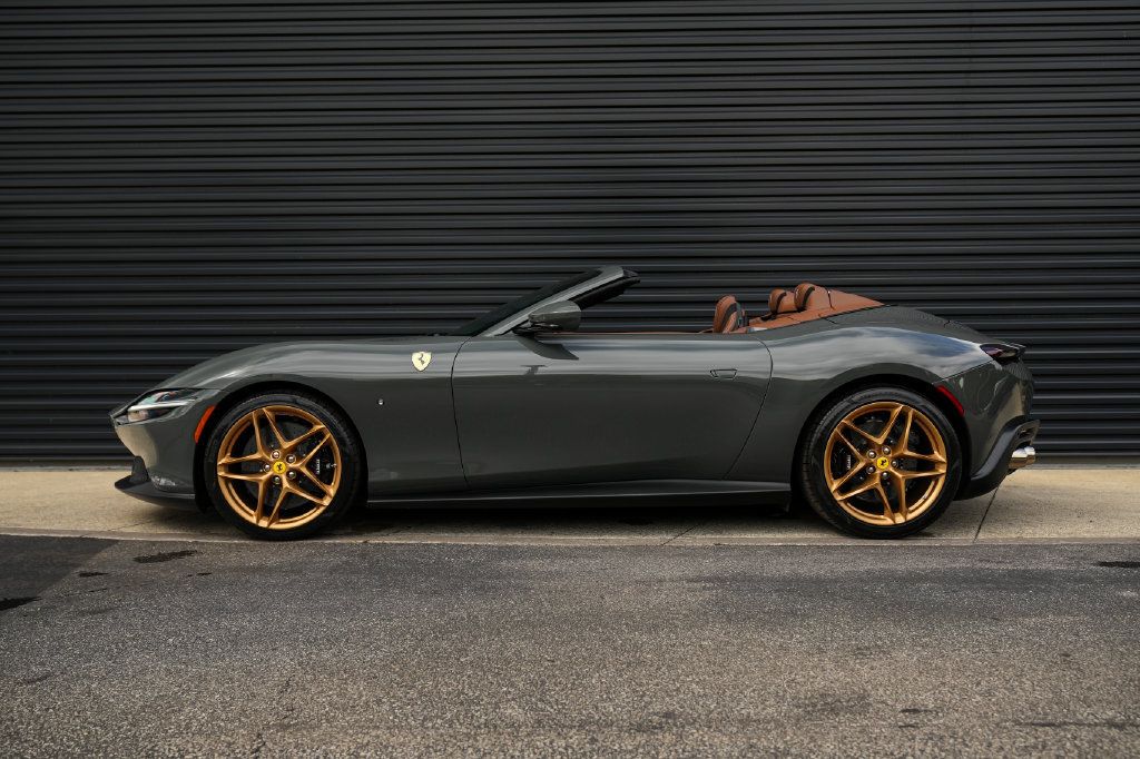 Used 2025 Ferrari Roma Spider RWD image 2