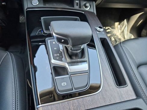 Used 2023 Audi Q5 2.0T Premium w/ Convenience Package AWD/4WD image 12