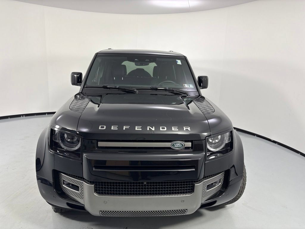 Used 2024 Land Rover Defender 110 X-Dynamic SE AWD/4WD image 2