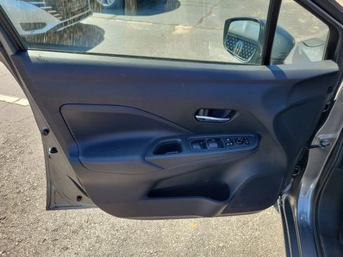 Used 2025 Nissan Versa SV image 7