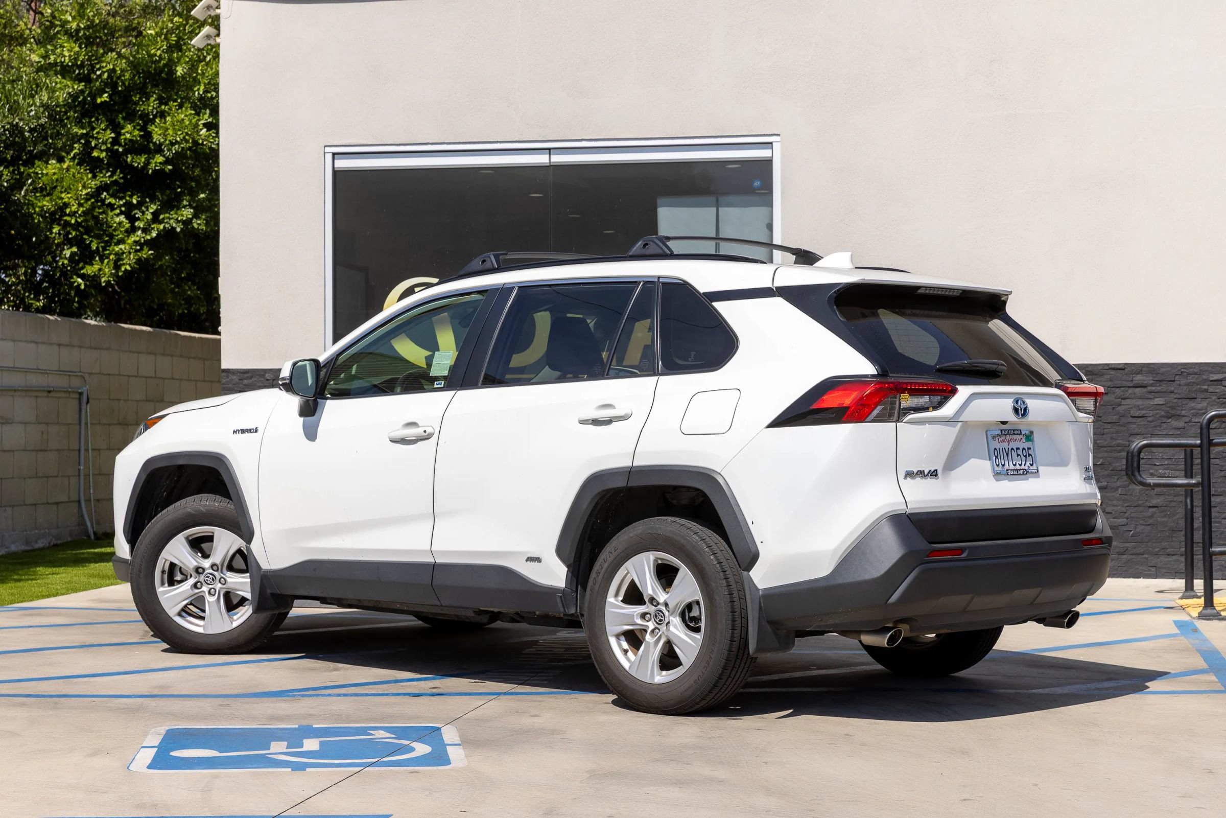 Used 2021 Toyota RAV4 XLE w/ XLE Grade Weather Package AWD/4WD image 15