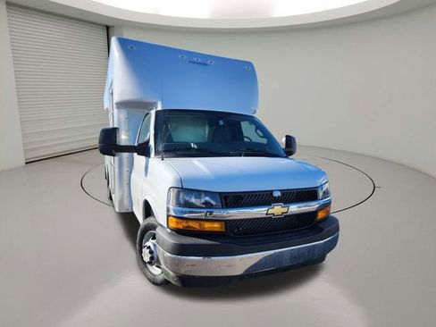 New 2026 Chevrolet Express 4500 w/ Power Convenience Package image 9