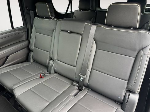 Used 2023 GMC Yukon XL SLT w/ Max Trailering Package AWD/4WD image 13