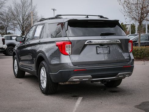 Used 2022 Ford Explorer XLT w/ Equipment Group 202A image 8