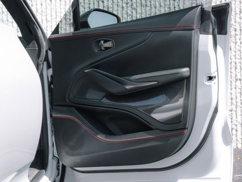 Used 2021 Aston Martin DBX image 24