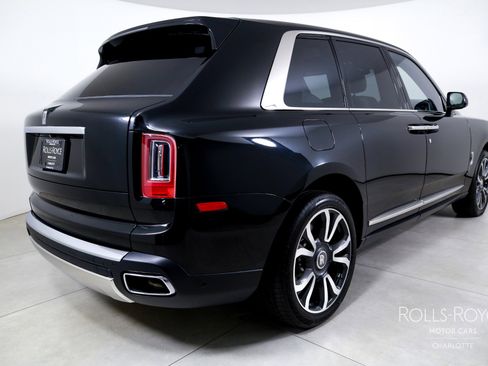 Used 2022 Rolls-Royce Cullinan image 2