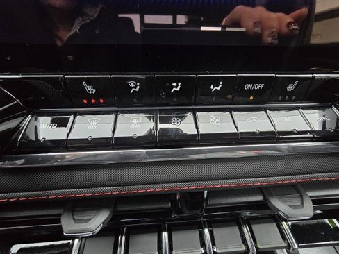 Used 2024 Chevrolet Colorado Z71 w/ Z71 Convenience Package 2 image 26