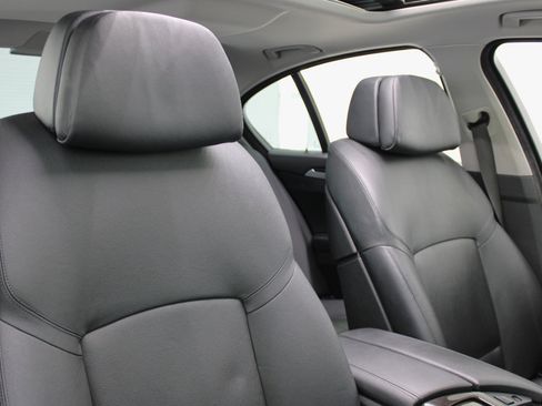 Used 2011 BMW 528i Sedan image 49